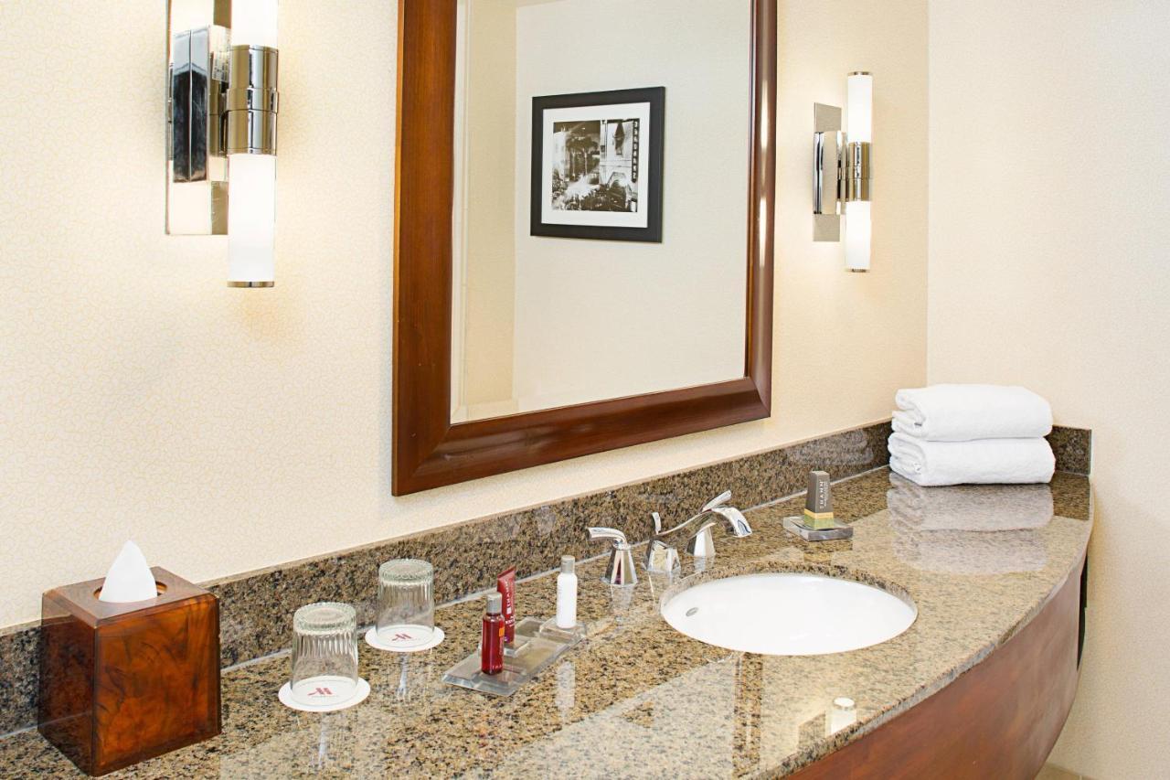 Los Angeles Marriott Burbank Airport Exteriör bild